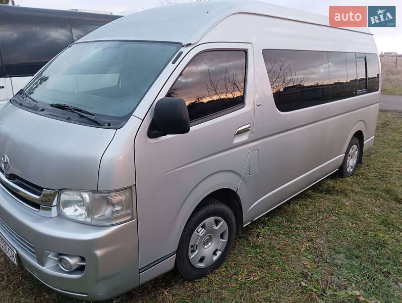 Минивэн Toyota Hiace 2008 в Николаеве