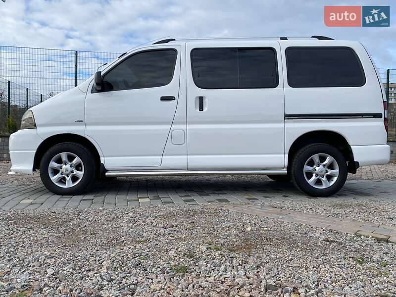Минивэн Toyota Hiace 2008 в Южном