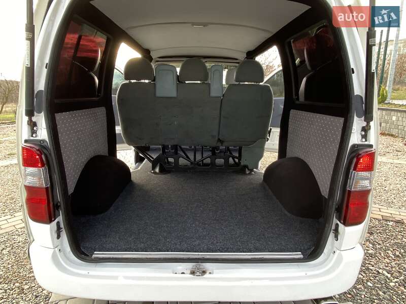 Минивэн Toyota Hiace 2008 в Южном