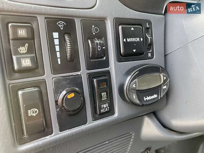 Минивэн Toyota Hiace 2008 в Южном