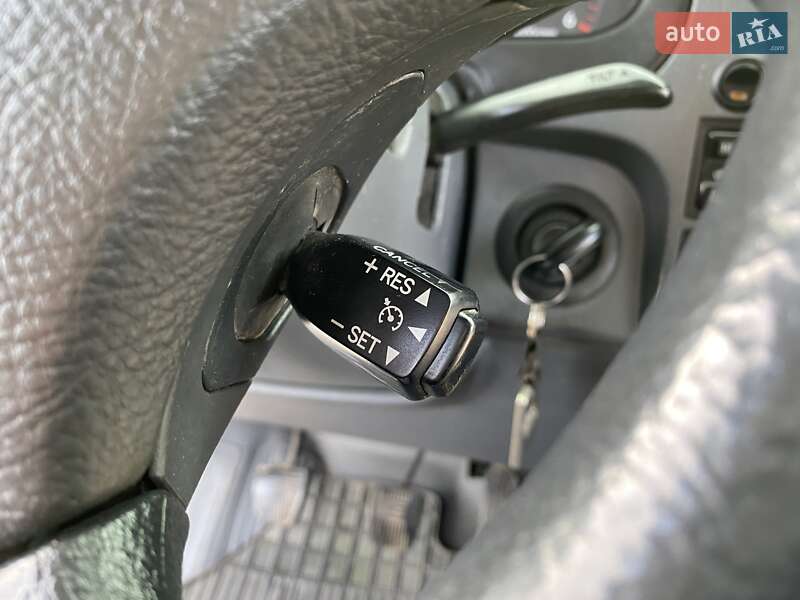 Минивэн Toyota Hiace 2008 в Южном