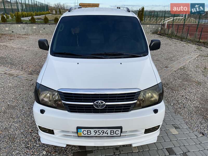 Минивэн Toyota Hiace 2008 в Южном
