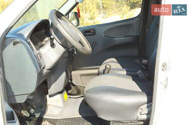 Мінівен Toyota Hiace 2005 в 
