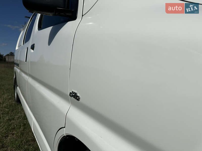 Мінівен Toyota Hiace 2012 в Сарнах