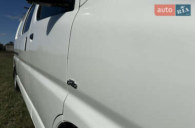 Минивэн Toyota Hiace 2012 в 