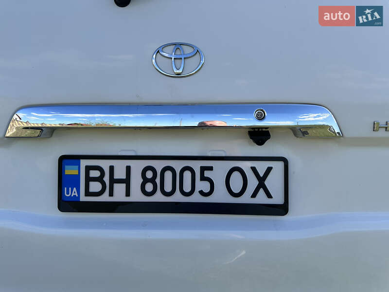 Мінівен Toyota Hiace 2012 в Сарнах