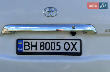 Минивэн Toyota Hiace 2012 в 