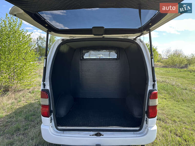 Мінівен Toyota Hiace 2012 в Сарнах