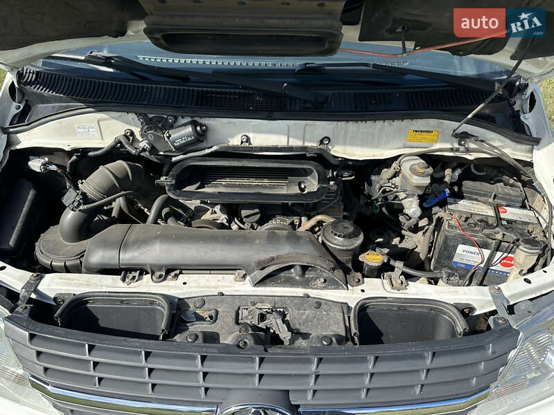 Мінівен Toyota Hiace 2012 в Сарнах