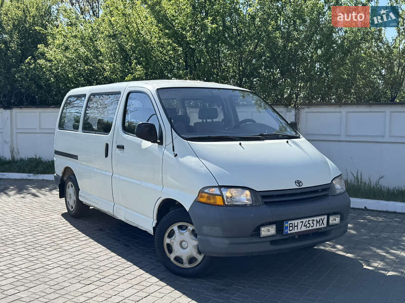 Мінівен Toyota Hiace 1996 в 