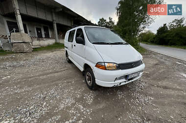 Мінівен Toyota Hiace 2006 в 