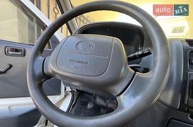 Минивэн Toyota Hiace 2000 в 