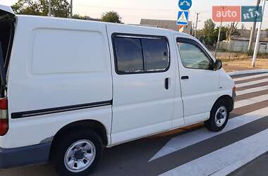 Мікровен Toyota Hiace 2003 в  фото 10 Мікровен Toyota Hiace 2003 в