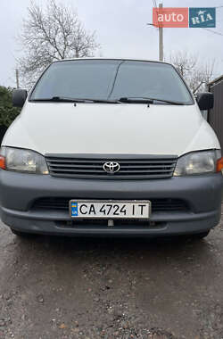 Вантажопасажирський фургон Toyota Hiace 2004 в Полтаві