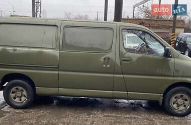 Вантажний фургон Toyota Hiace 2003 в Дніпрі