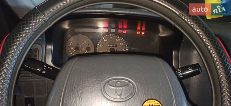 Минивэн Toyota Hiace 2000 в Одессе