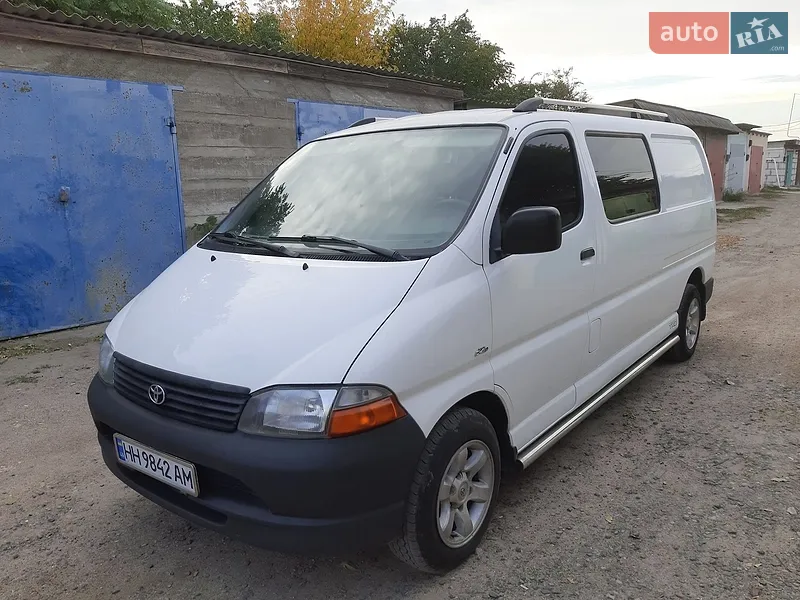 Toyota Hiace 2005