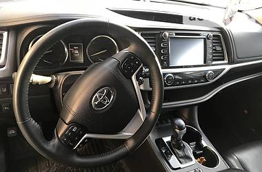 Внедорожник / Кроссовер Toyota Highlander 2016 в Киеве