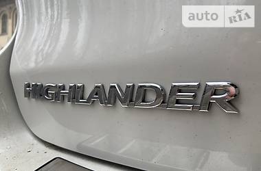 Позашляховик / Кросовер Toyota Highlander 2017 в Чернівцях