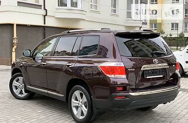 Позашляховик / Кросовер Toyota Highlander 2013 в 