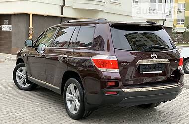 Позашляховик / Кросовер Toyota Highlander 2013 в 