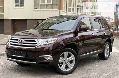 Позашляховик / Кросовер Toyota Highlander 2013 в 