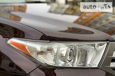 Позашляховик / Кросовер Toyota Highlander 2013 в 