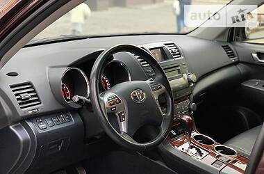 Позашляховик / Кросовер Toyota Highlander 2013 в 