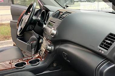 Позашляховик / Кросовер Toyota Highlander 2013 в 