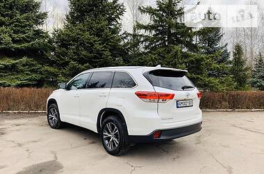 Позашляховик / Кросовер Toyota Highlander 2018 в 