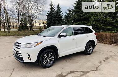 Позашляховик / Кросовер Toyota Highlander 2018 в 