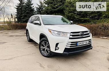 Позашляховик / Кросовер Toyota Highlander 2018 в 