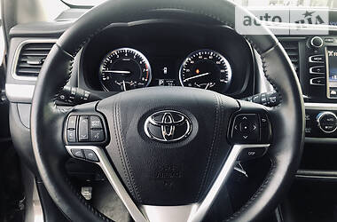 Внедорожник / Кроссовер Toyota Highlander 2015 в 