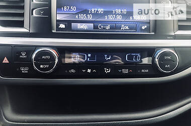Внедорожник / Кроссовер Toyota Highlander 2015 в 