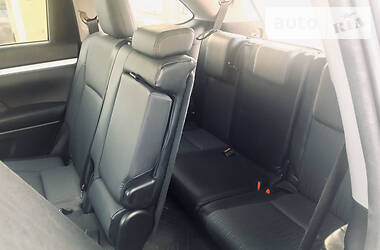 Внедорожник / Кроссовер Toyota Highlander 2015 в 