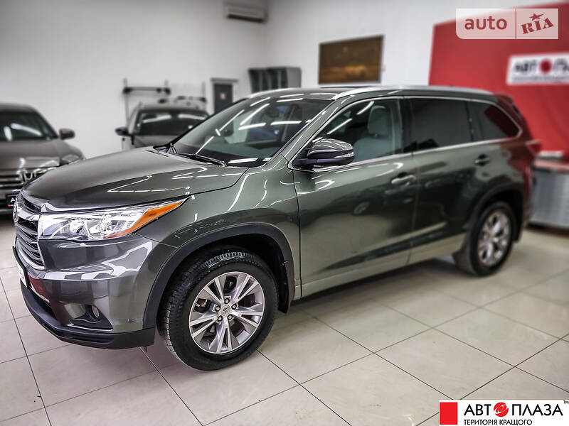 Позашляховик / Кросовер Toyota Highlander 2015 в Чернівцях