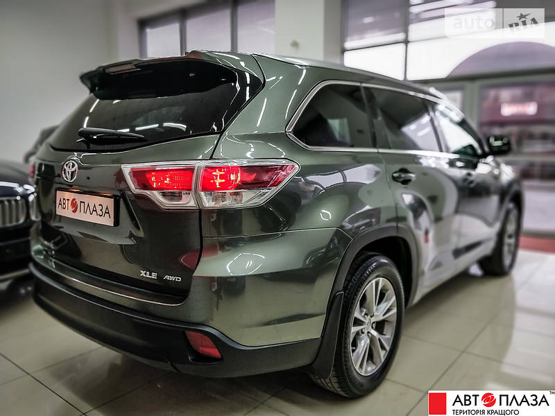 Позашляховик / Кросовер Toyota Highlander 2015 в Чернівцях