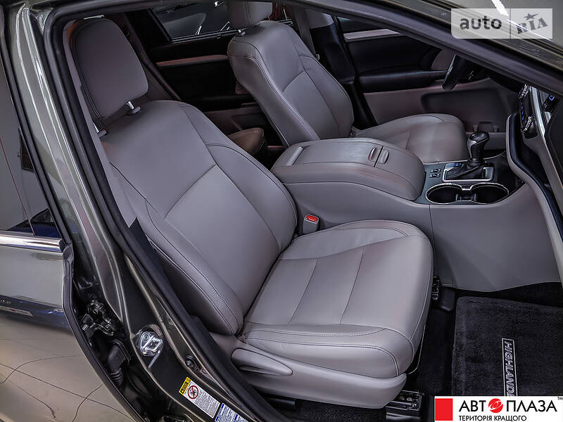 Позашляховик / Кросовер Toyota Highlander 2015 в Чернівцях