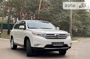 Позашляховик / Кросовер Toyota Highlander 2014 в 
