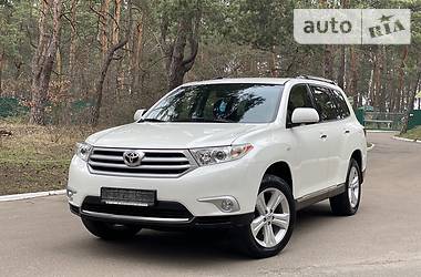 Позашляховик / Кросовер Toyota Highlander 2014 в 
