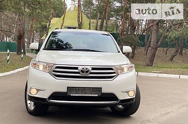 Позашляховик / Кросовер Toyota Highlander 2014 в 