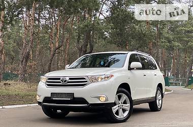 Позашляховик / Кросовер Toyota Highlander 2014 в 