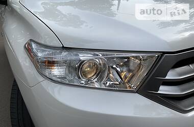 Позашляховик / Кросовер Toyota Highlander 2014 в 