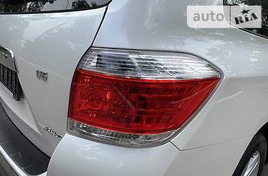 Позашляховик / Кросовер Toyota Highlander 2014 в 