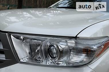 Позашляховик / Кросовер Toyota Highlander 2014 в 
