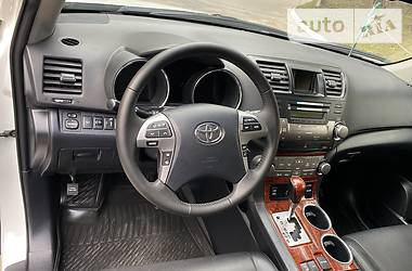 Позашляховик / Кросовер Toyota Highlander 2014 в 