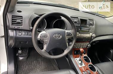 Позашляховик / Кросовер Toyota Highlander 2014 в 