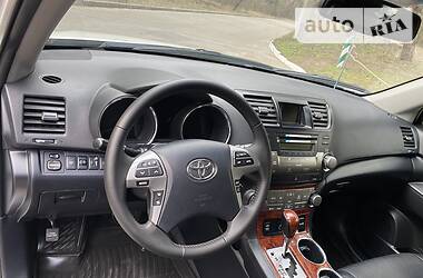 Позашляховик / Кросовер Toyota Highlander 2014 в 