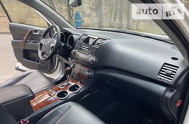 Позашляховик / Кросовер Toyota Highlander 2014 в 