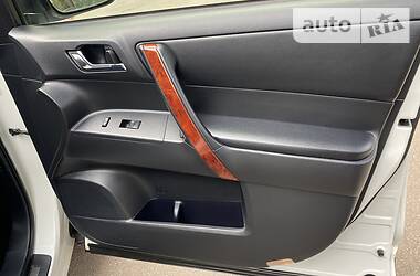 Позашляховик / Кросовер Toyota Highlander 2014 в 